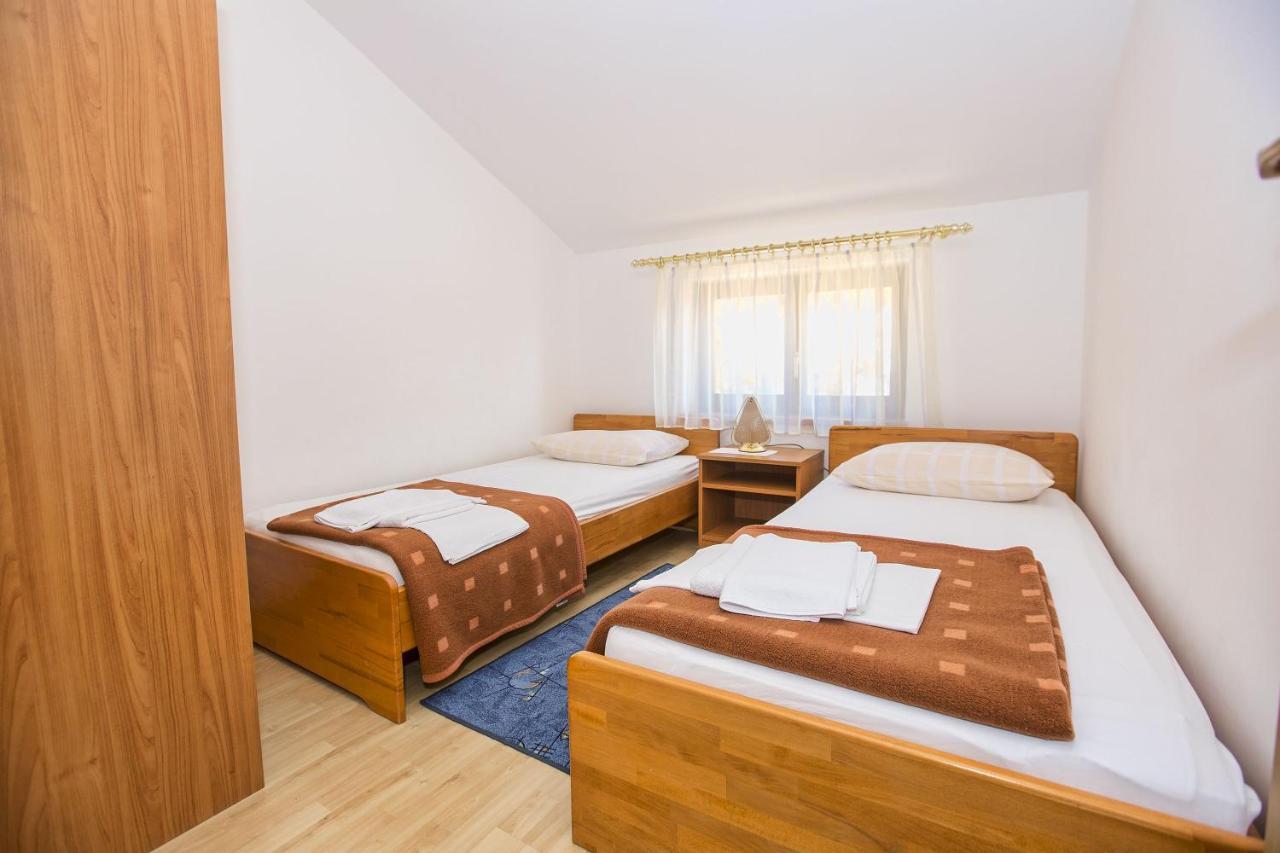 Apartmani Marijana เซซาริซา ภายนอก รูปภาพ